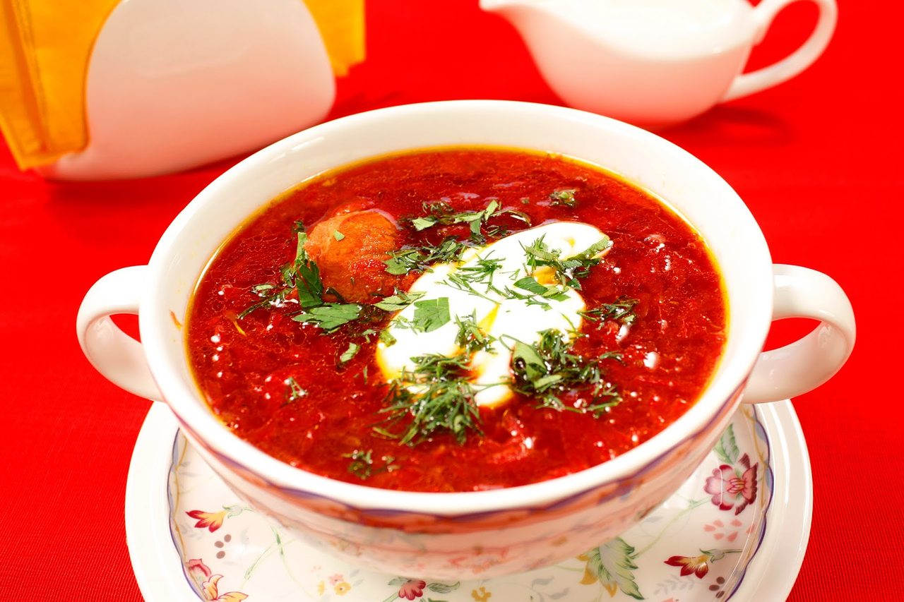 Наваристый украинский борщ