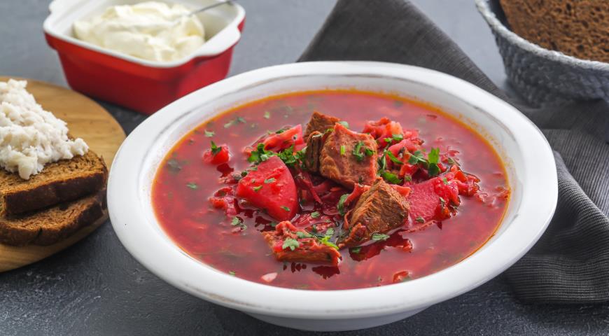 Один из вариаций домашнего борща с мясом
