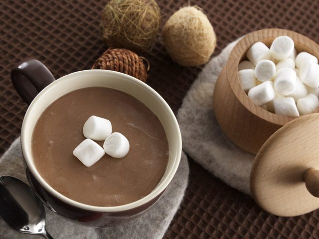 Как сварить настоящее вкусное какао на молоке, воде, со сгущенным, с сухим молоком, сливками, маршмеллоу, корицей, кофе, для детей, как в детском саду, из детской смеси, диетическое из порошка: лучшие рецепты