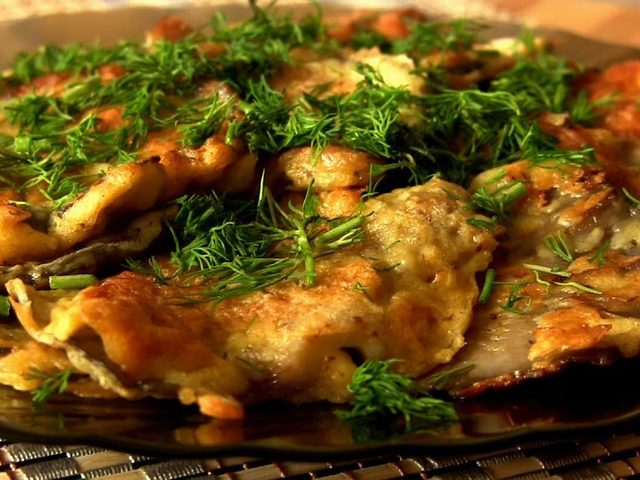 Как приготовить вешенки жареные: лучшие рецепты. Как вкусно пожарить вешенки с луком, картошкой, сметаной, морковью, чесноком, в кляре: рецепты приготовления. Сколько минут по времени жарить свежие и замороженные вешенки до готовности?