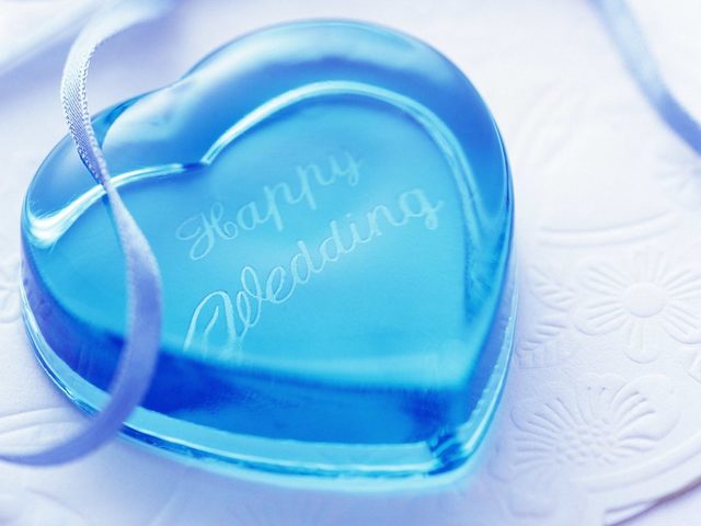 16 лет совместной жизни в браке: какая свадьба, как называется? Что подарить мужу, жене, друзьям на топазовую свадьбу 16 лет? Поздравление с годовщиной топазовой свадьбы 16 лет красивые, трогательные, прикольные в стихах и прозе
