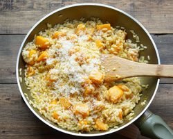 Лучшие рецепты ризотто. Как приготовить ризотто с морепродуктами, курицей, овощами, грибами, мясом, индейкой, рыбой, сыром в домашних условиях: рецепты