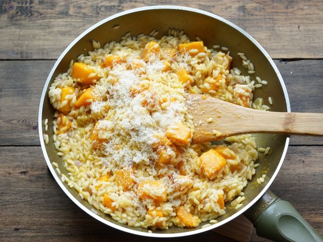 Лучшие рецепты ризотто. Как приготовить ризотто с морепродуктами, курицей, овощами, грибами, мясом, индейкой, рыбой, сыром в домашних условиях: рецепты