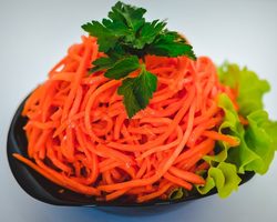 Лучшие рецепты моркови по-корейски от Шеф-повара — классический, острый, с приправой, как на рынке. Как приготовить корейскую морковь в домашних условиях вкусно и быстро с чесноком, кальмарами, баклажанами, луком, свеклой, фасолью, спаржей, грибами, мясом?