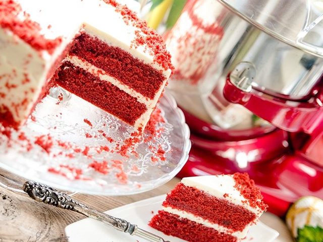 Торт Красный Бархат: оригинальный классический рецепт, от Энди Шефа, бабушки Эммы, Александра Селезнева, простой: отзывы, фото. Как приготовить крем для торта Красный Бархат и украсить торт?