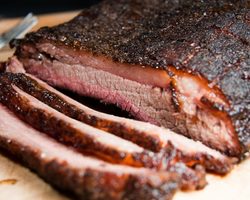 Лосятина: лучшие блюда, рецепты приготовления. Как вкусно приготовить из лосятины гуляш, отбивные, котлеты, шашлык, суп, пельмени, бастурму, колбасу, тушенку,  бефстроганов, холодец, плов, жаркое в домашних условиях: рецепт, фото