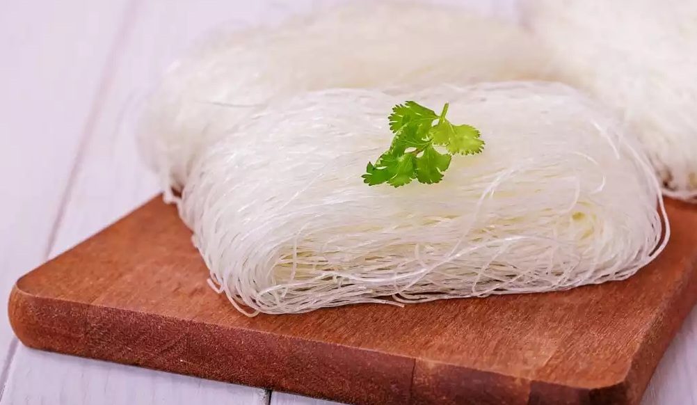 Сырая фунчоза (не приготовленная)
