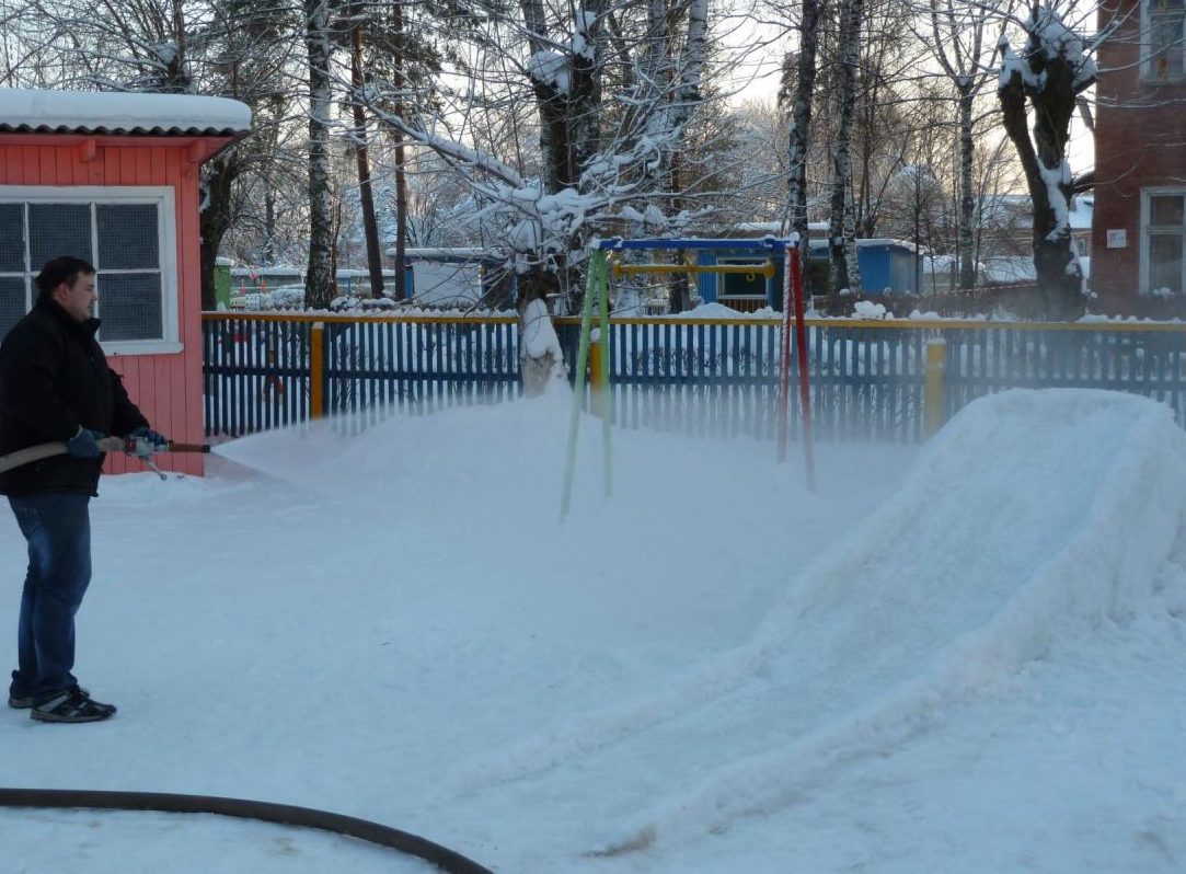 Заливка горки с помощью шланги