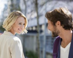 Что ответить на вопрос «Как дела?», «Что интересного?» девушке, парню, мужчине, когда спрашивают? Как ответить на вопрос «Как дела?» оригинально, красиво, шуткой, смешно, прикольно?