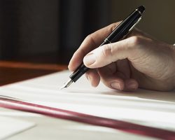 Записка в школу от родителей о пропуске школы по состоянию здоровья и по семейным обстоятельствам: образец. Как написать объяснительную записку учителю, классному руководителю, директору школы об отсутствии ребёнка в школе, на уроке: пример, образец