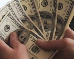 В какой валюте цены на Алиэкспресс? Почему на Алиэкспресс цены в долларах? Как узнать цену в рублях на Алиэкспресс? Как на Алиэкспресс сделать цены в рублях?