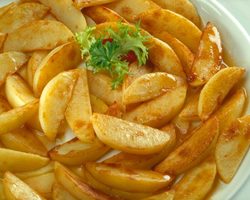 Лучшие рецепты картошки в мультиварке тушеной, жареной, вареной, печеной, по-деревенски, по-селянски, по-французски, фри. Как вкусно потушить картошку с мясом, грибами, фаршем, рыбой, печенью, курицей, капустой, сердечками, сыром: рецепты