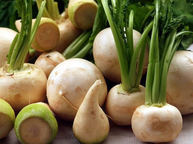 Блюда из репы вкусные и полезные: лучшие рецепты. Как приготовить салат, суп, пюре, кашу, варенье, гарнир из репы, рагу с репой, репу жареную, запеченную, фаршированную, с курицей, мясом: рецепты. Как парить, варить репу, убрать горечь с репы?