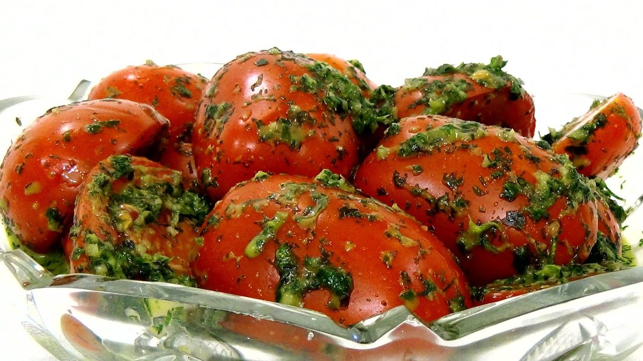 Красные помидоры целые по-корейски с морковью и приправой: самые вкусные рецепты в банках на зиму