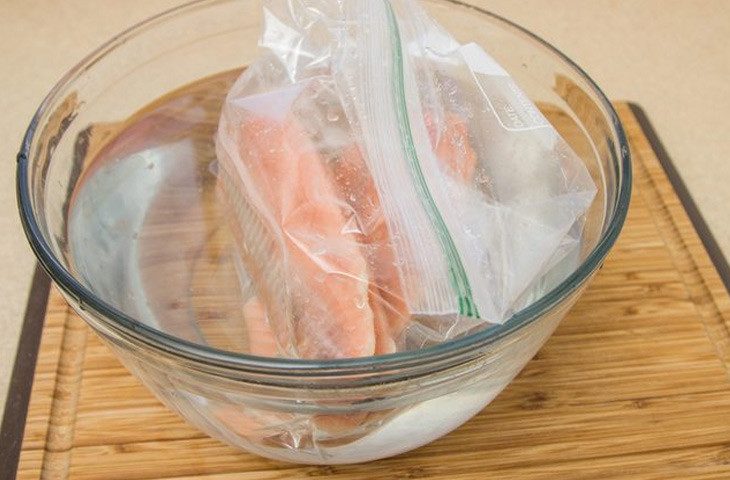 Разморозка мяса в воде