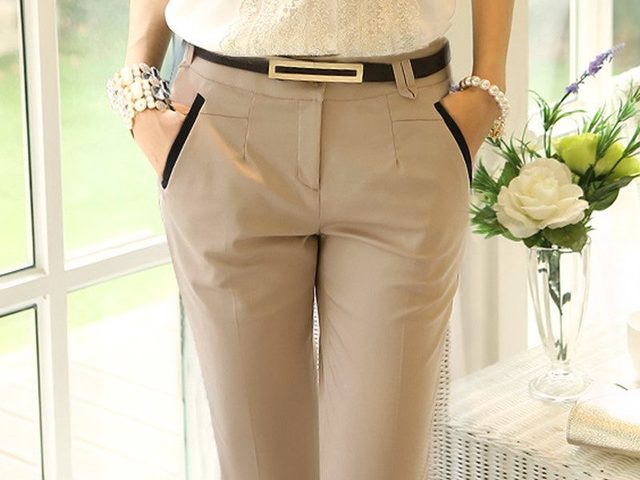 С чем носить женские бежевые брюки: правила сочетания бежевого цвета, модные луки, женские образы, фото. Как сочетать женские бежевые брюки с блузкой, футболкой и обувью? Как купить модные женские бежевые брюки в Ламода и Алиэкспресс: ссылки на каталог