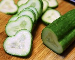 Можно ли огурцы кормящей маме при грудном вскармливании? Полезные свойства огурцов для организма, дозволенное количество свежих и малосольных огурцов в рационе кормящей женщины. Как правильно вводить огурцы в меню кормящей мамы?