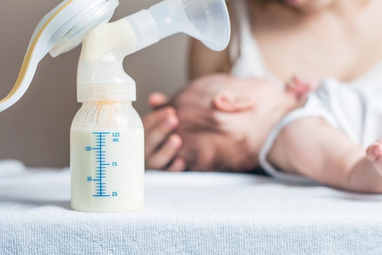 В первый месяц после родов практически каждой маме будет необходим данный прибор для удобства сцеживания