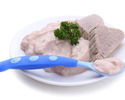 Когда и как вводить мясо в прикорм ребенку? С какого мяса начинать прикорм: готовим сами, покупаем мясное пюре