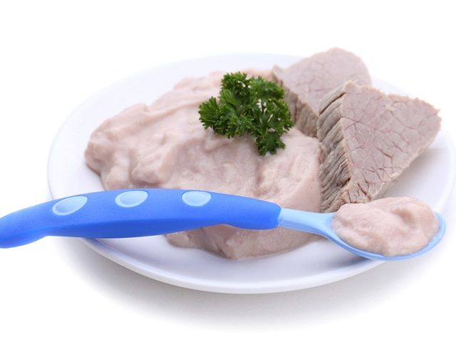 Когда и как вводить мясо в прикорм ребенку? С какого мяса начинать прикорм: готовим сами, покупаем мясное пюре