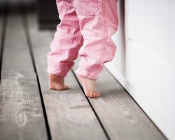 Парафиновые сапожки для детей в домашних условиях: как делать, показания, противопоказания, отзывы