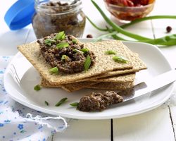 Печеночный паштет из куриной печени: пошаговый рецепт, с яблоками, с плавленым сыром, с черносливом и орехами, с грибами