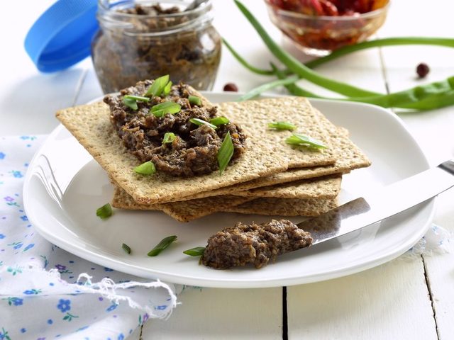 Печеночный паштет из куриной печени: пошаговый рецепт, с яблоками, с плавленым сыром, с черносливом и орехами, с грибами