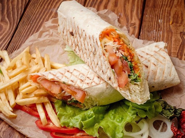 Как приготовить соус для шаурмы классический, как в ларьках, томатный, из йогурта, с огурцом и орехами: рецепт приготовления