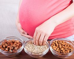 Можно ли есть сырые и жареные подсолнечные, тыквенные, кунжутные семечки, козинаки кормящей маме при грудном вскармливании?