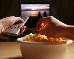 Стоящие фильмы, которые стоит посмотреть каждому: список, описание. Фильмы для просмотра с друзьями, девушкой, парнем, подростку: лучшие комедии, мелодрамы, фильмы приключений, фантастика