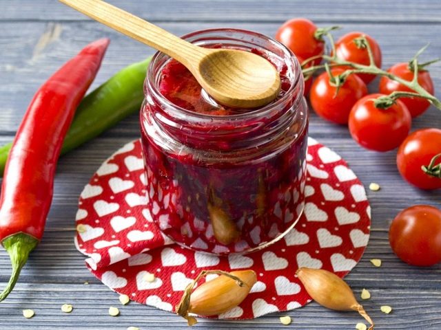 Свекольная икра на зиму через мясорубку: рецепты очень вкусно. Свекольная икра из сырой, вареной свеклы, жареная, острая, с чесноком, яблоками, баклажанами, томатной пастой, луком, хреном, овощами, свекольно-кабачковая, свекольно-морковная: лучшие рецепты на зиму