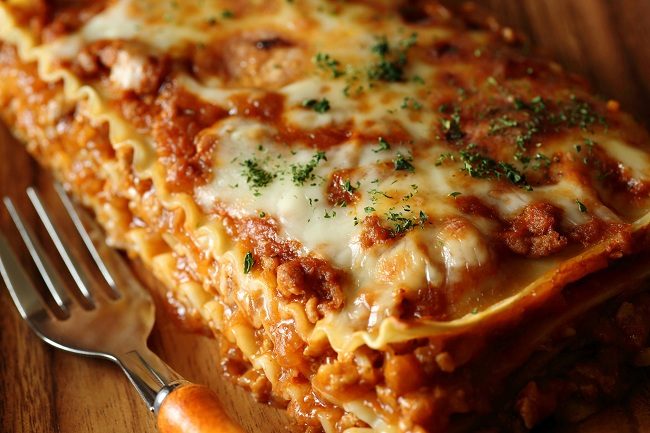 Классическая лазанья с соусом болоньезе