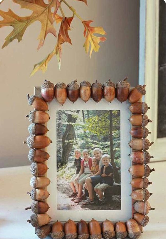 Украшение фоторамки желудями