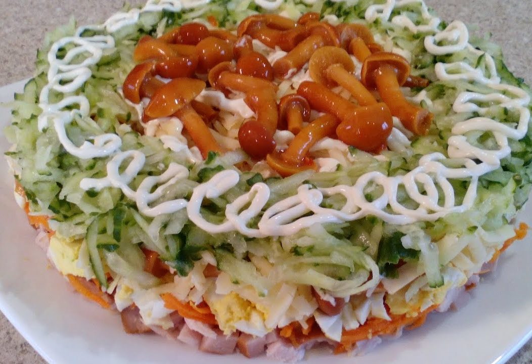 Грибная поляна с корейской морковью