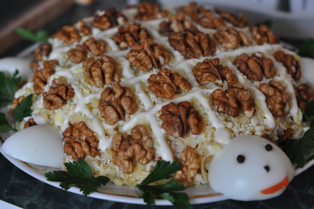 Салат «черепаха» с куриной печенью
