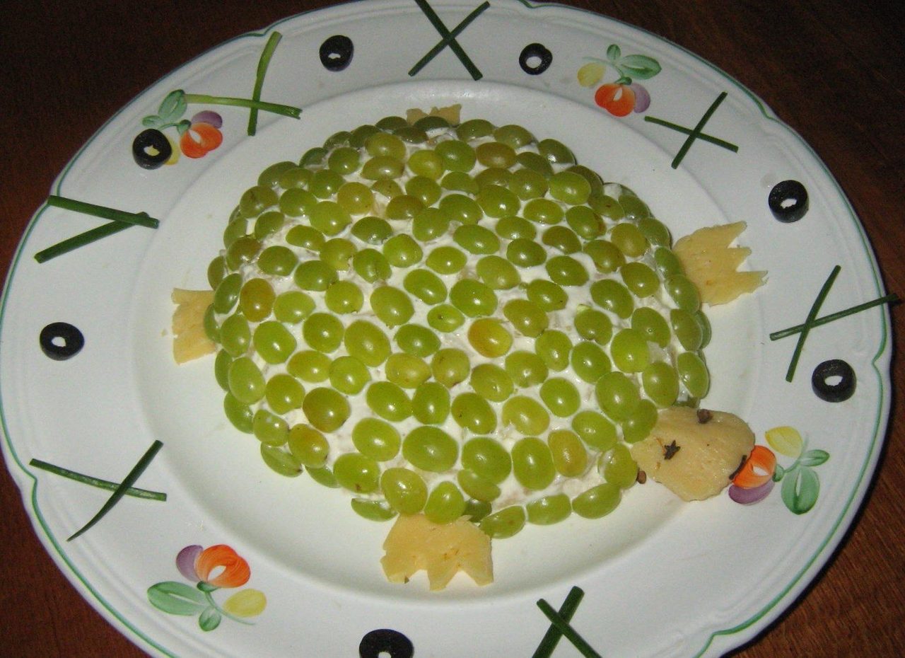 Салат с виноградом и курицей