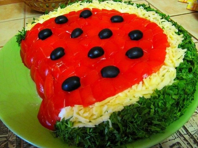 Салат «арбузная долька» с мясом