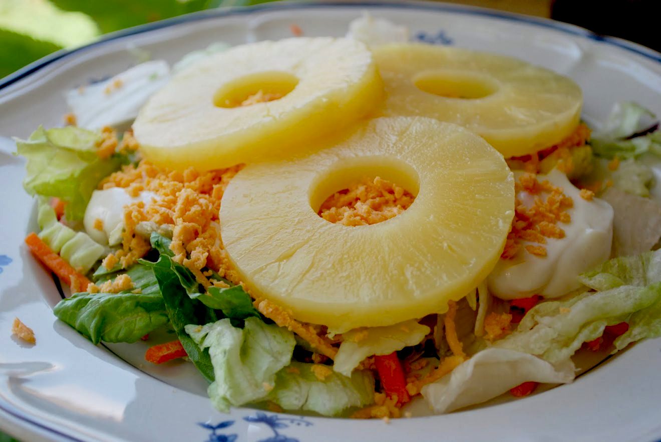Салат "нежность" с курицей и ананасами