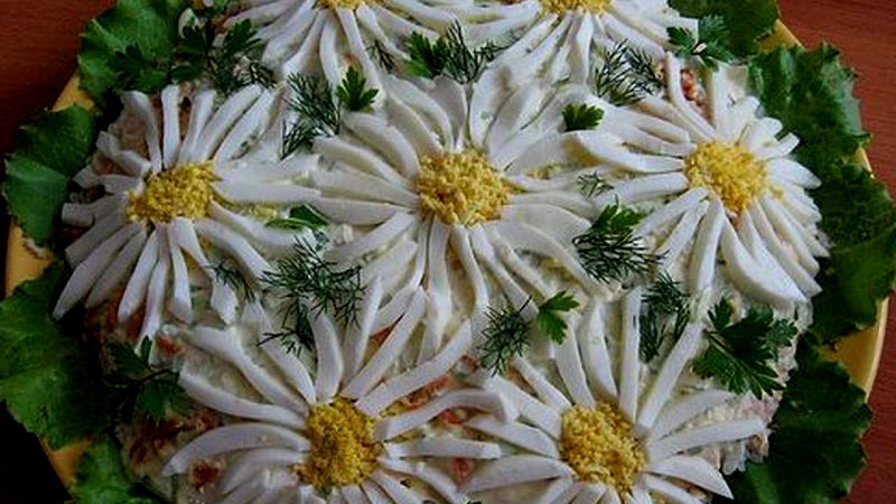 Салат "нежность" с яблоком, сыром и яйцом