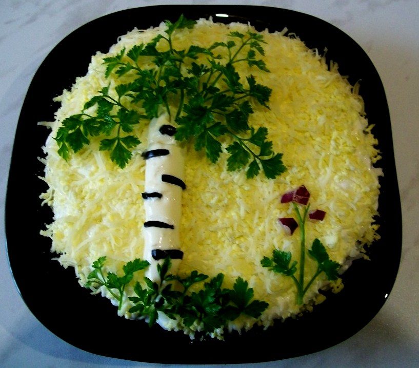 Салат "нежность" с курицей, черносливом и орехами