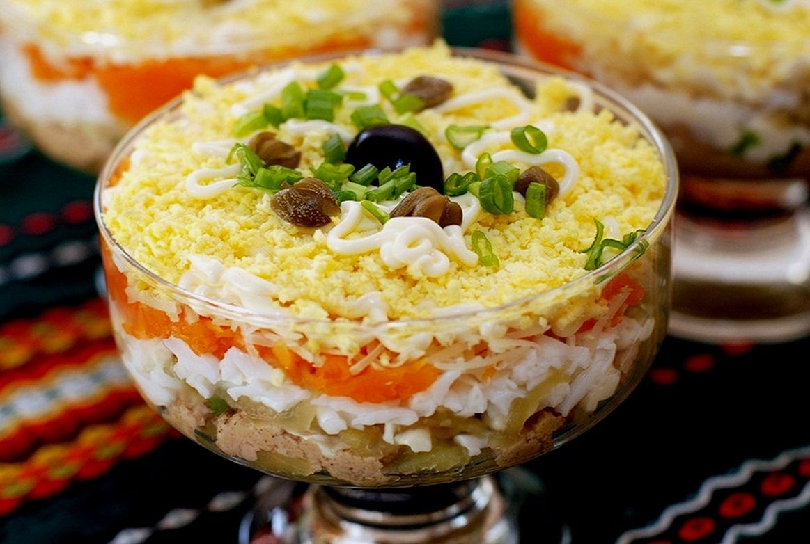 Салат "нежность" с мясом и сыром