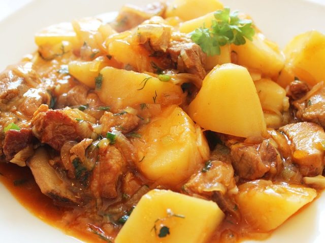 Жаркое по-домашнему с мясом и картошкой в горшочках в духовке и мультиварке: лучшие рецепты. Как вкусно приготовить жаркое из свинины, говядины, курицы, индейки, баранины, кролика с картошкой, грибами: рецепты