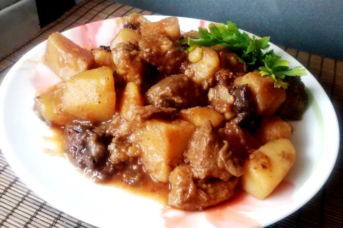 Картофель с говядиной в мультиварке