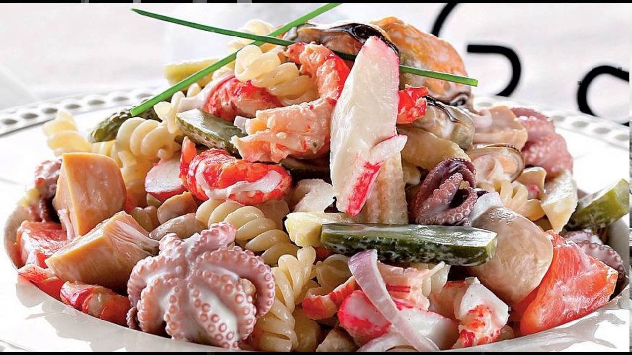 Паста и морской коктейль