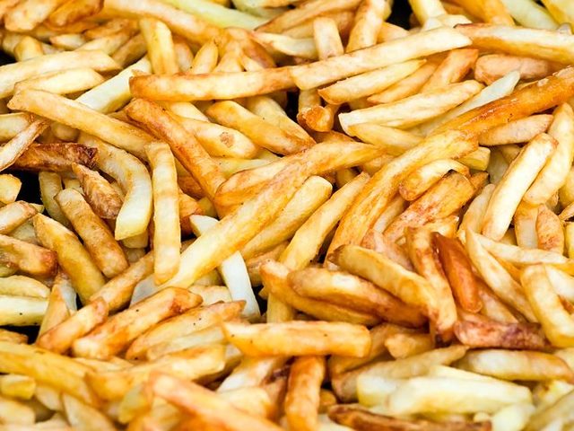 Как правильно резать картошку для жарки, варки, запекания, чипсов: способы нарезки картофеля. Как красиво порезать картошку соломкой, кубиками, в виде цветка, спиралью, на суп, борщ, дольками, ломтиками, брусочками, по-деревенски, кружочками, тонко: инструкция