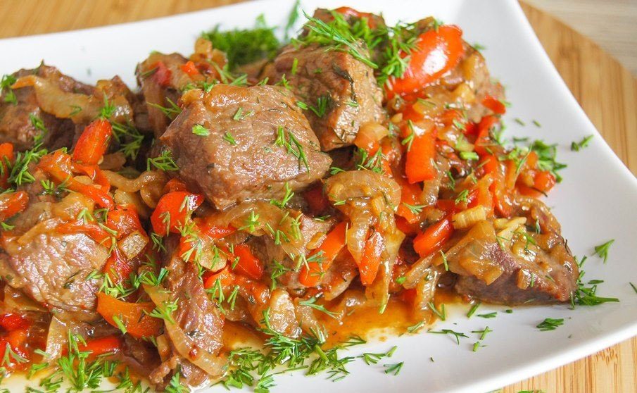 Мясо свинины с подливкой в мультиварке