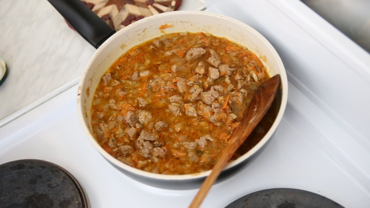 Тушеное мясо свинины маленькими кусочками