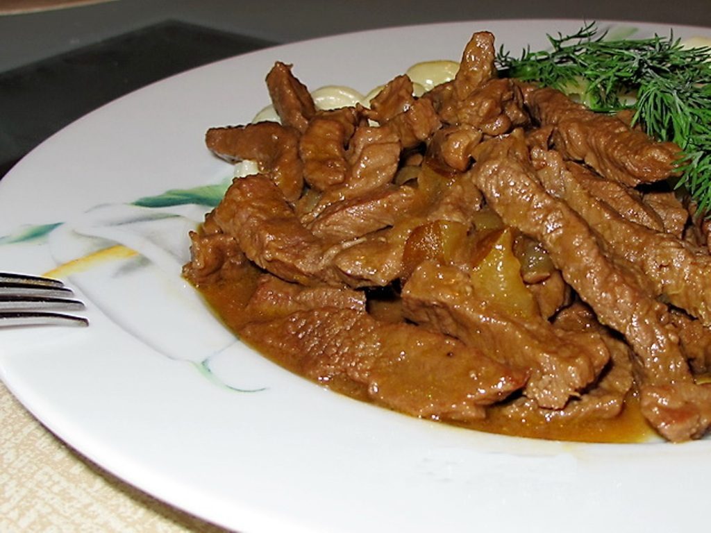 Мясо свинины с подливкой как в детском садике