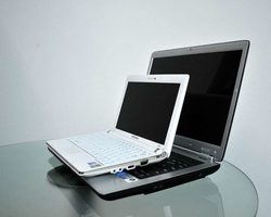 Чем отличается нетбук от ноутбука, ультрабука: сравнение, отличия. Нетбук, ультрабук или ноутбук: что лучше для учебы, студента, дешевле, что выбрать, купить?