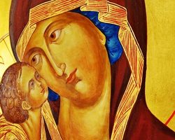 К чему мироточат, плачут иконы в церкви, дома: народные приметы. Что означает, когда мироточит икона Вседержитель, Николая Чудотворца, Божией Матери, Семистрельная? Что делать, если мироточит икона дома?